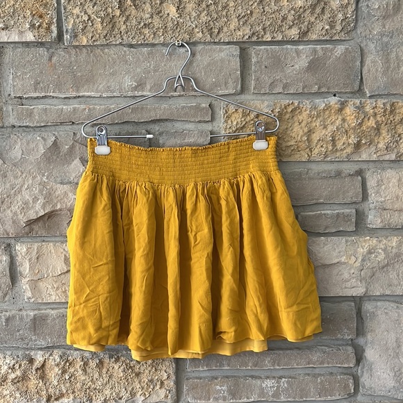 Banana Republic Dresses & Skirts - Banana Republic Mustard Yellow Flowy Skirt Size XL